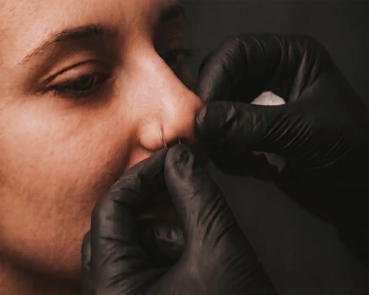 Nostril ve septum piercing takı değişimi kontrolü