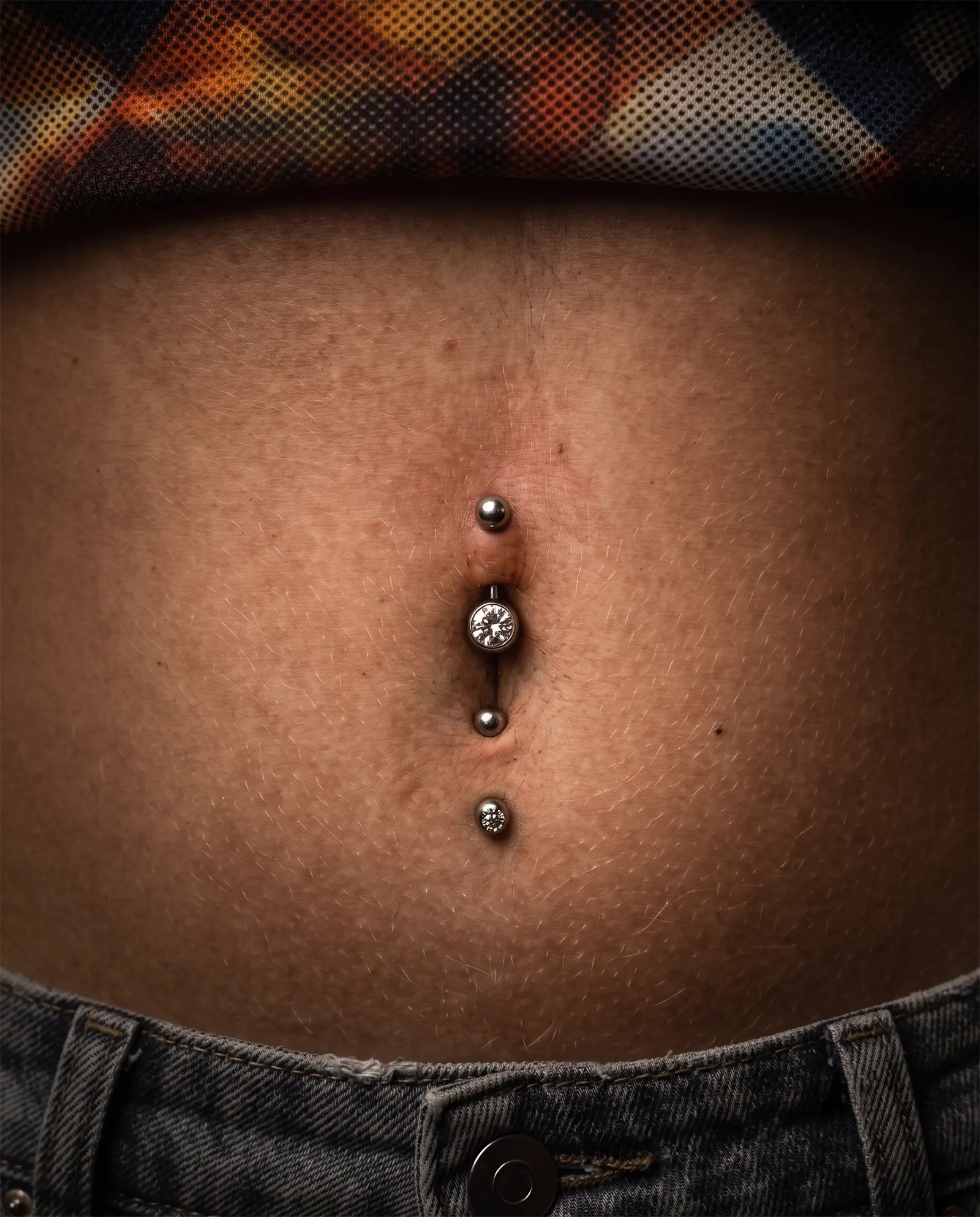 Double navel piercing stüdyo çalışması, göbek bölgesi