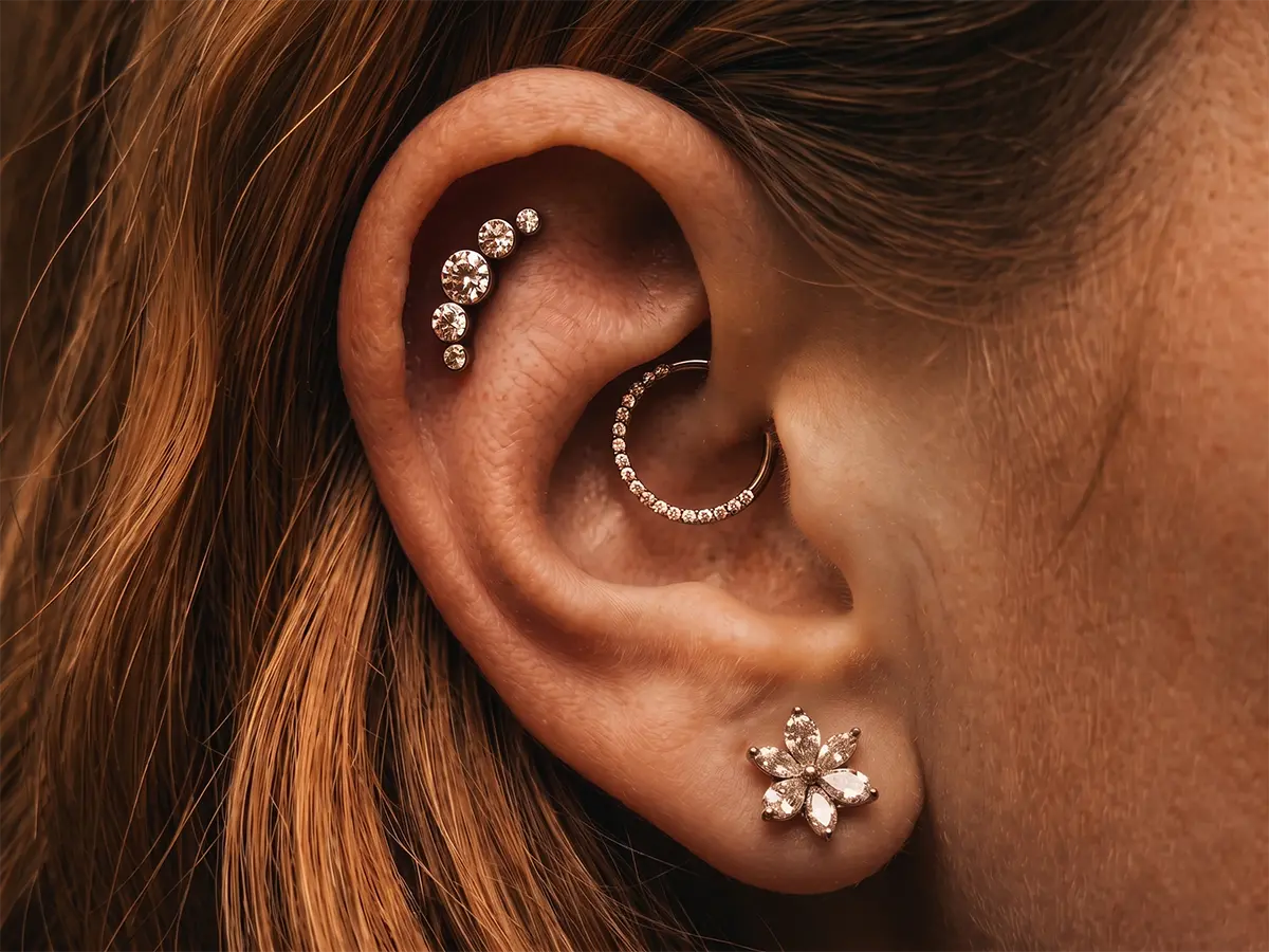 Flat ve daith odaklı ear styling dizilimi
