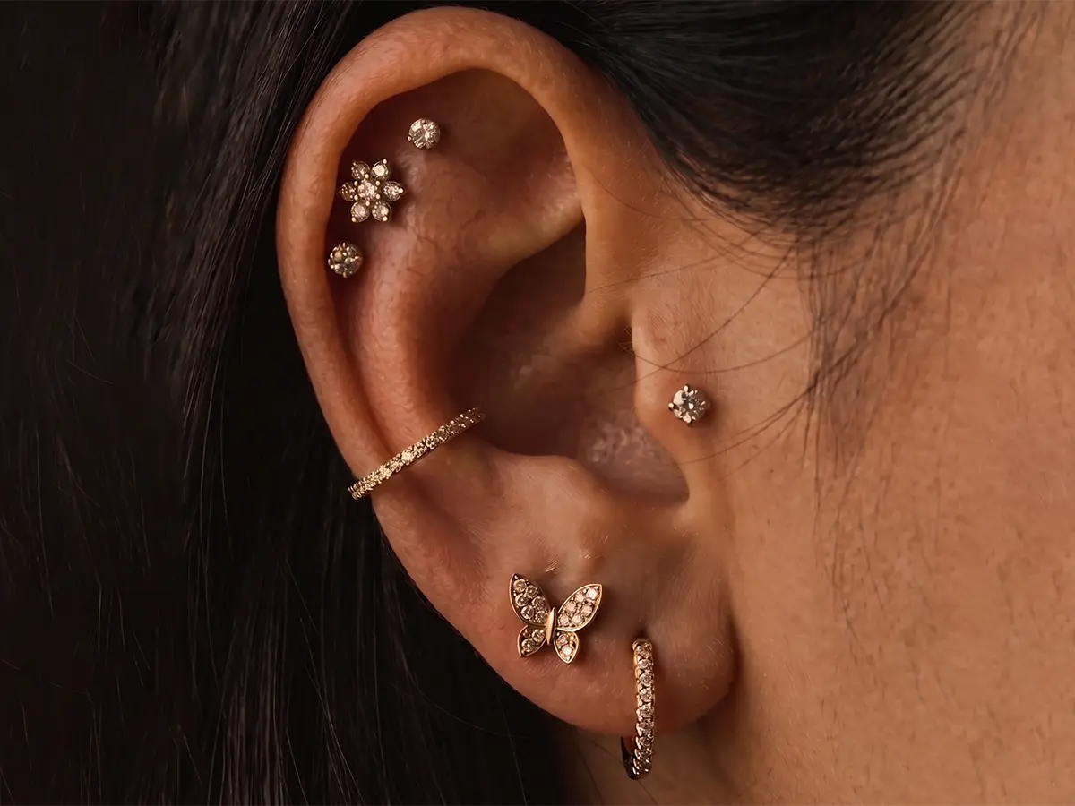 Tam kulak ear styling ve çoklu piercing dizilimi