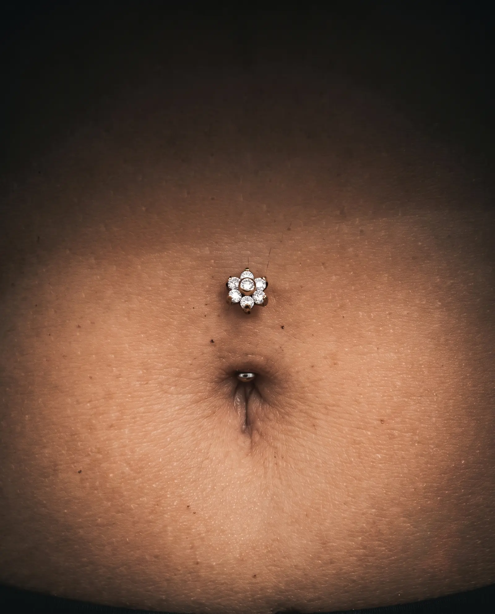 Floating navel piercing stüdyo çalışması, göbek bölgesi
