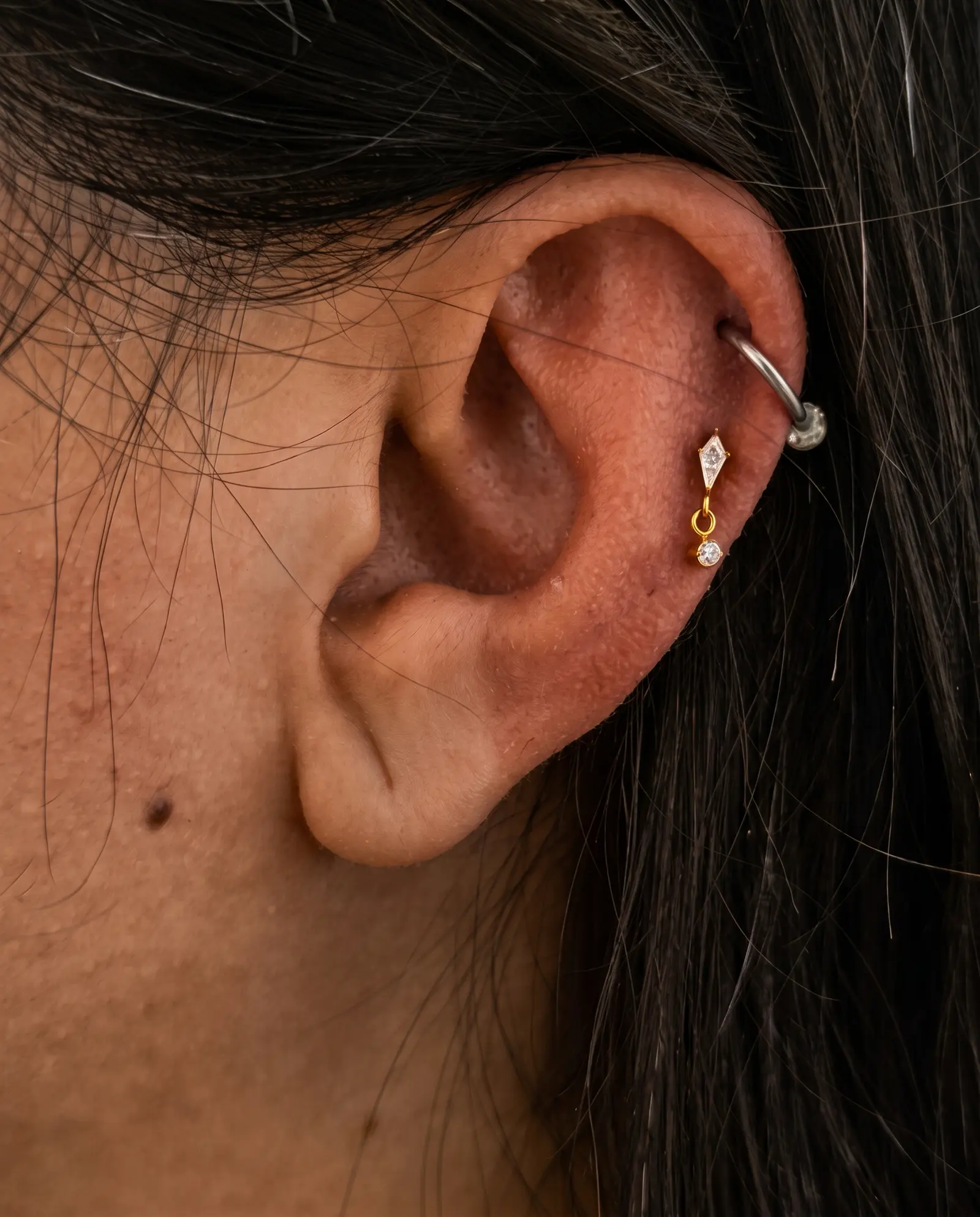 Helix piercing stüdyo çalışması 1, üst kulak kıkırdağı
