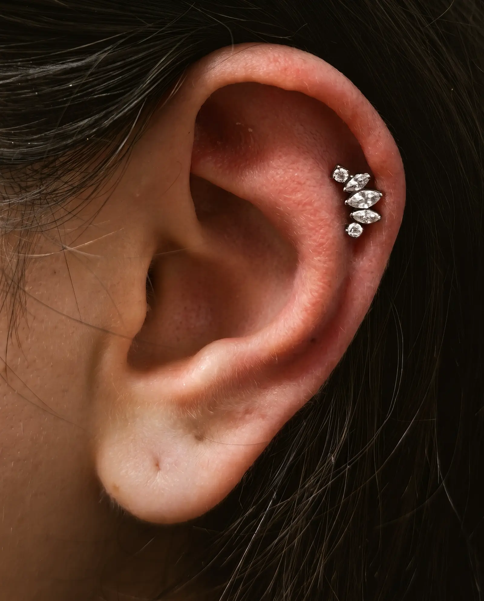 Helix piercing stüdyo çalışması 2, üst kulak kıkırdağı