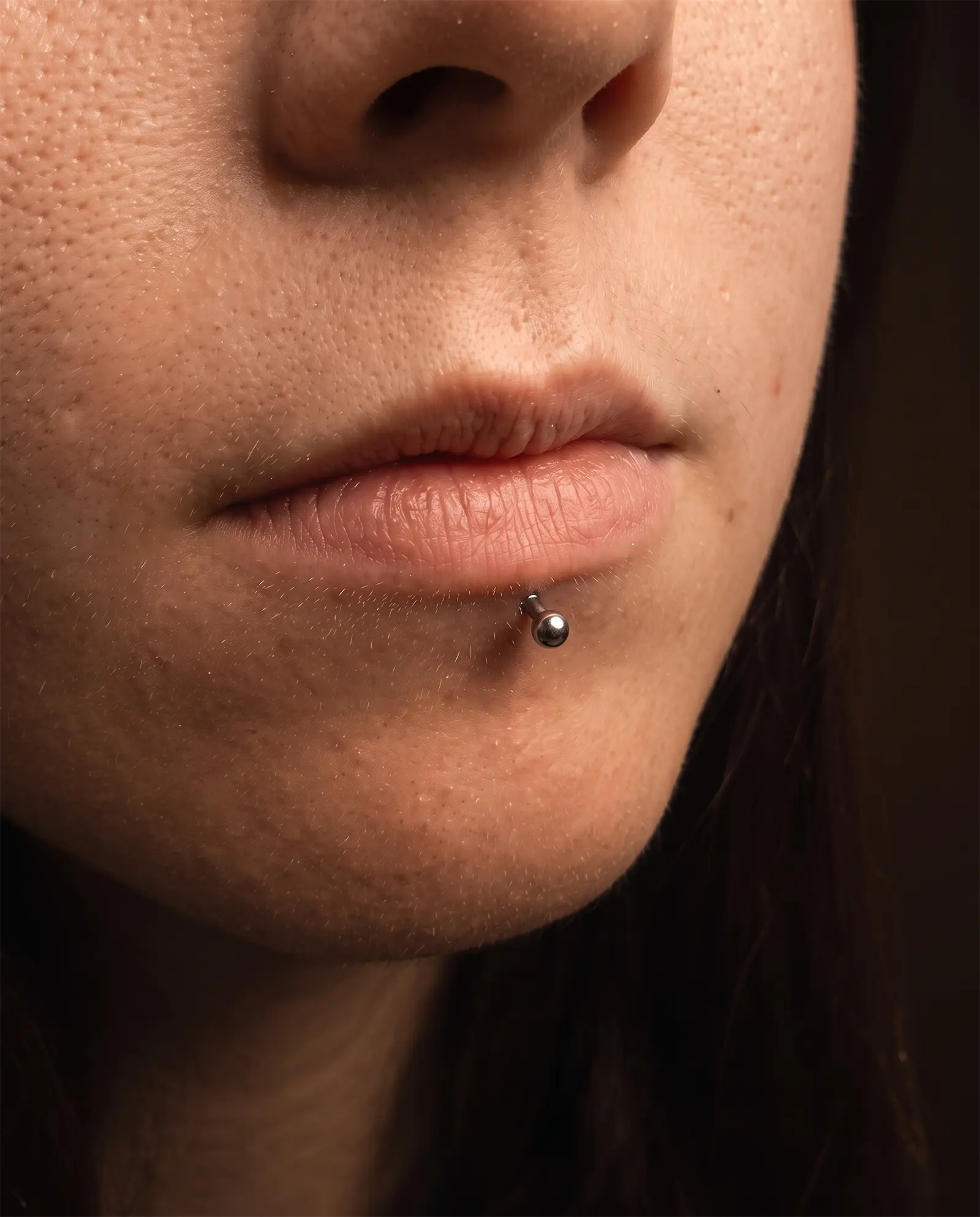 Labret piercing stüdyo çalışması 2, alt dudak bölgesi