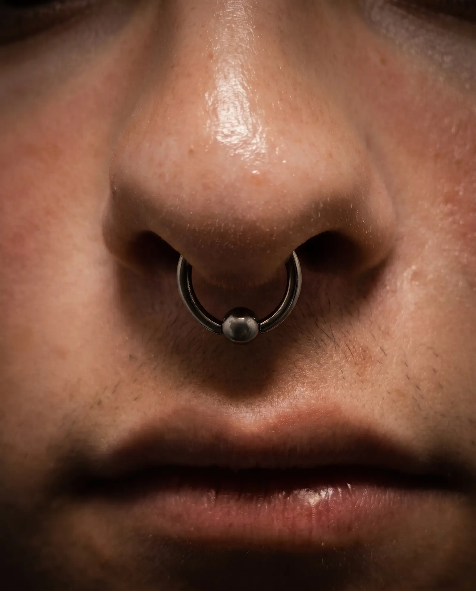 Septum piercing stüdyo çalışması 1, burun orta bölmesi